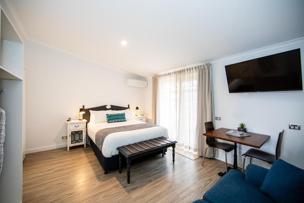 New England Motor Lodge Глен-Иннес Экстерьер фото